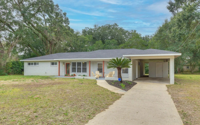 Updated Pensacola Home ~ 7 Mi to Beach!