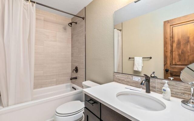 Spectacular Townhome Near Breweries and River District!