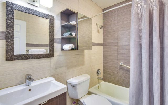 2 Mi to Ocean: Dog-friendly Hallandale Beach Condo