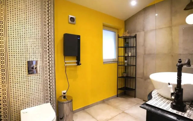 Modern and Specious 3-Bedroom Entire House