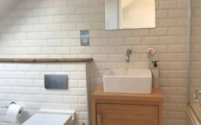 2 Bedroom Home With A Garden