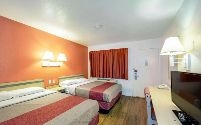 Motel 6 Greenville, TX