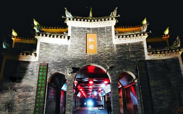 Fenghuang Memory Linjiang Inn