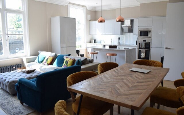 Bright, Vibrant 1 BD Apartment in Sth Hampstead