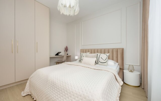 Stylish Apartment 7th Floor by Renters