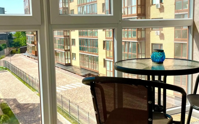 Green apartments on Kotsyubinsky Avenue