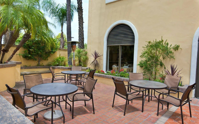 Embassy Suites by Hilton Los Angeles Downey