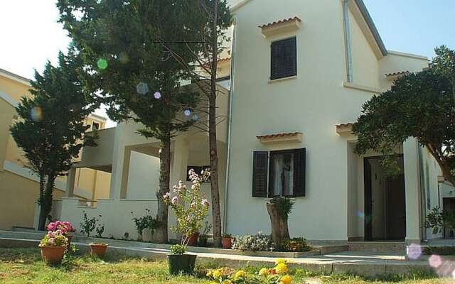 Seaview Apartment in Dalmatia With Balcony