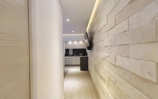 1st Luxury Warehouse