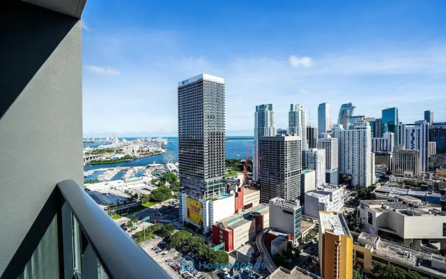 Apartment in New Luxury Condo Downtown