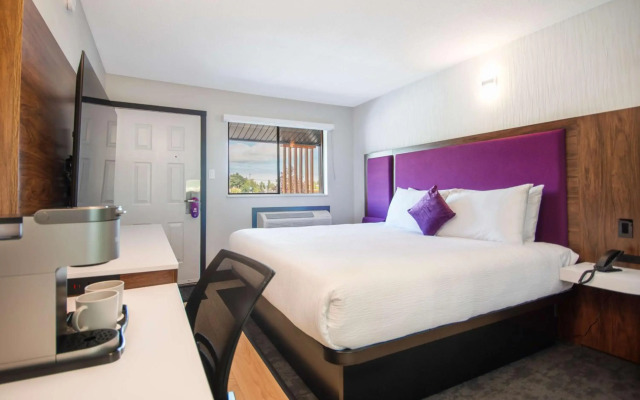 Coast Courtenay Hotel