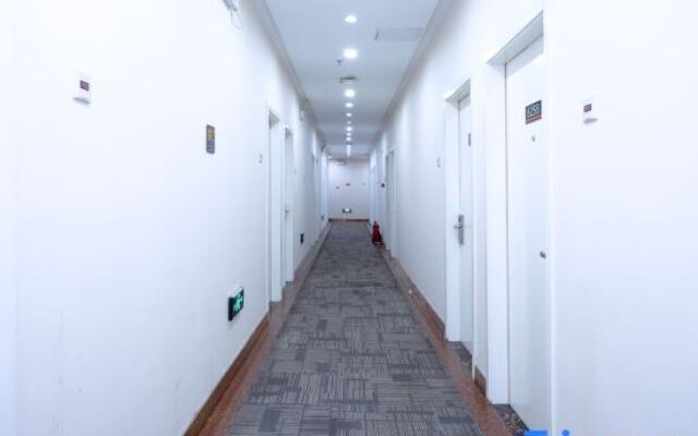 Super 8 Hotel Chaoyang Hospital West Hospital