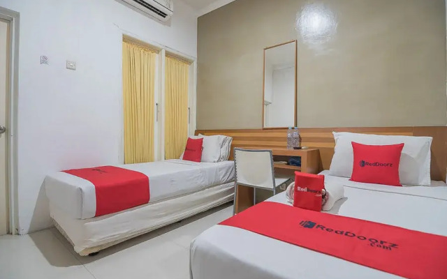 RedDoorz Near Undip Pleburan 2