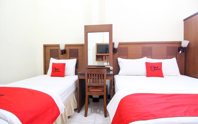 RedDoorz Plus @ Tegal Panggung