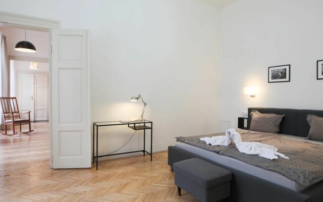 Wenceslas Apartment for 10 with AC