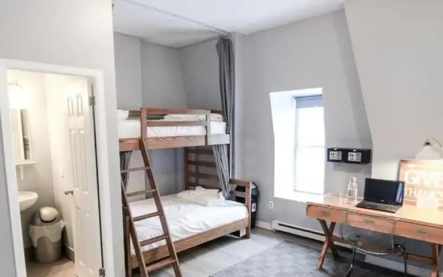 The Clarence Park - Hostel