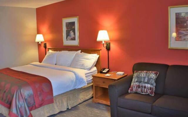 Ramada by Wyndham Sioux Falls Arpt & Suites