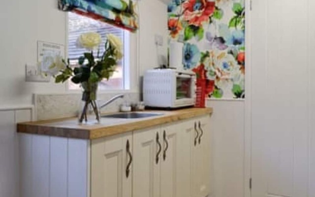 Country Estate - Shepherd's Hut, Llandenny