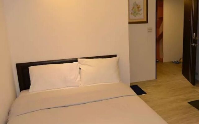 Taichung Fengjia Beige Home