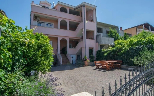 Marinka - With Backyard - A2