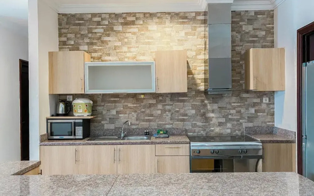 Spacious And Modern Look 3Br Bellezza Apartment
