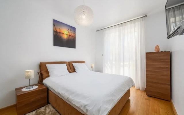 Premium Apartment With Patio