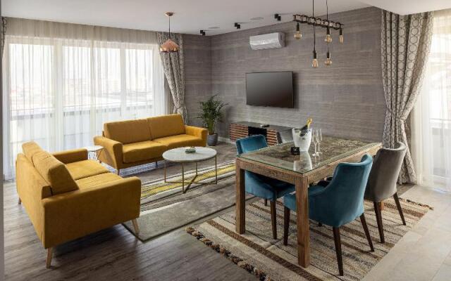 Kanopian Penthouse Hotel