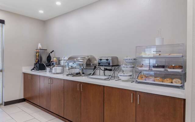 Comfort Inn & Suites