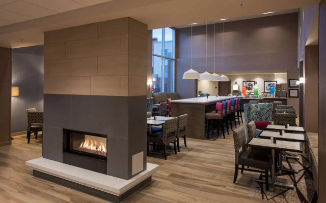 Hampton Inn & Suites Seattle/Redmond