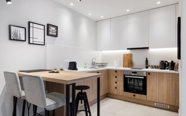 UPSTREET Luxury Apartments in Plaka