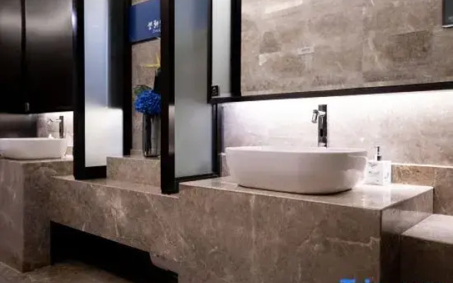 Zixuan Holiday Hotel