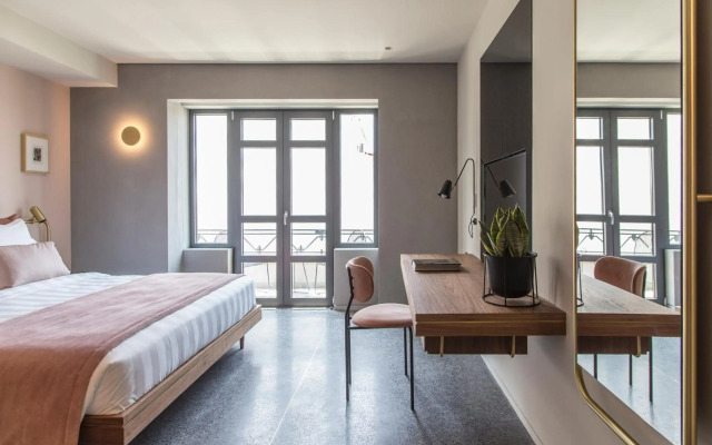 Perianth Hotel