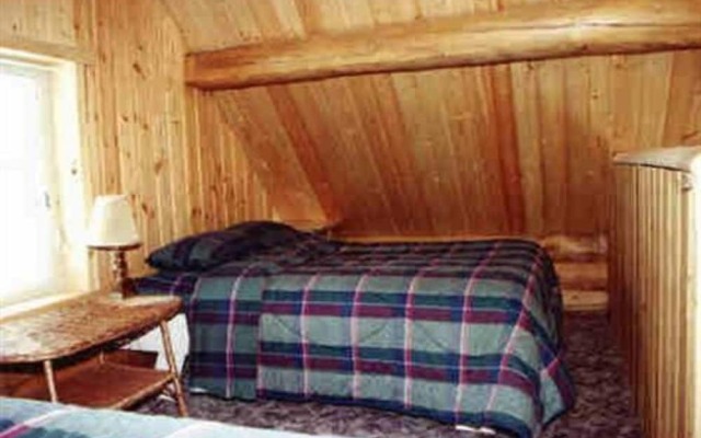 Daniels Lake Lodge B&B