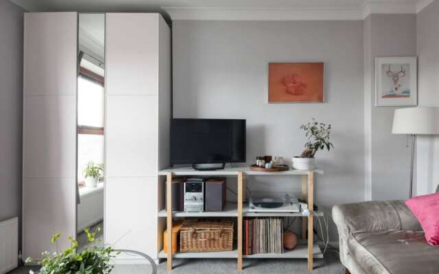Homely 1 Bedroom East London Flat
