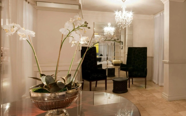 Manhattan Hotel