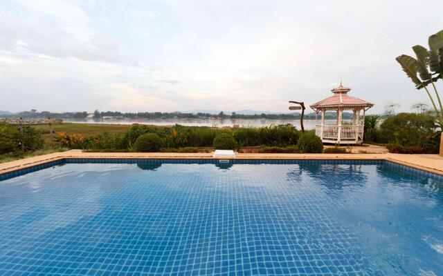 Gin's Maekhong View Resort & Spa