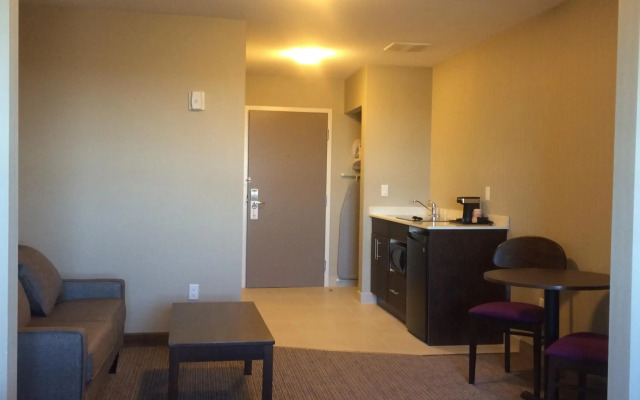 Meridian Inn & Suites Lloydminster