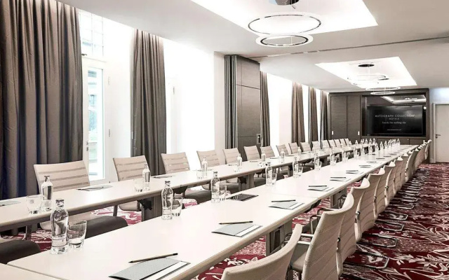 Roomers Berlin Steinplatz, Autograph Collection