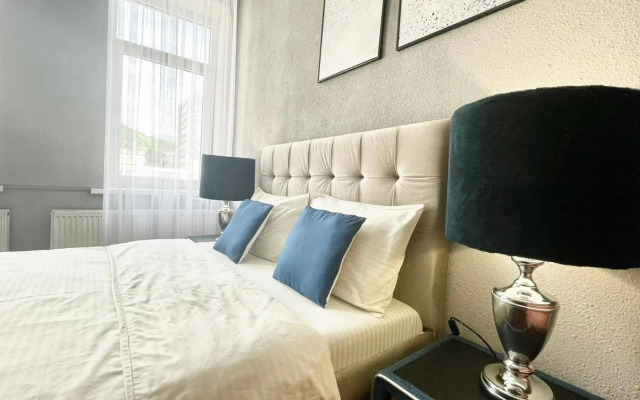 Куліша 41 Апартаменти в центрі біля ТЦ Форум