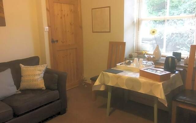 Garth Engan Private Self Contained B&B with Garden Area