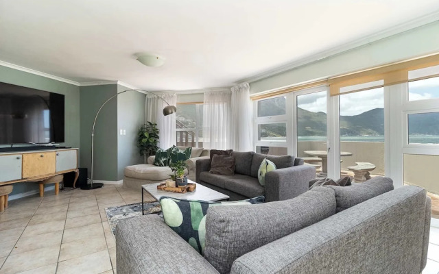 Beachfront Villa Sea Breeze ,hout Bay