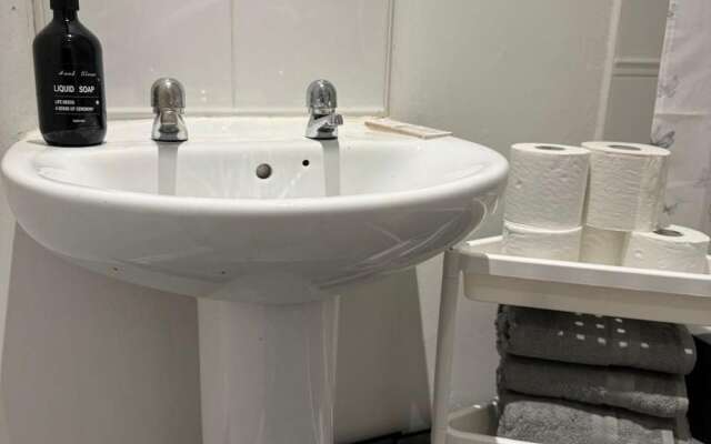 Apt Sleeps5-parkg-netflix-near City Centre/etihad