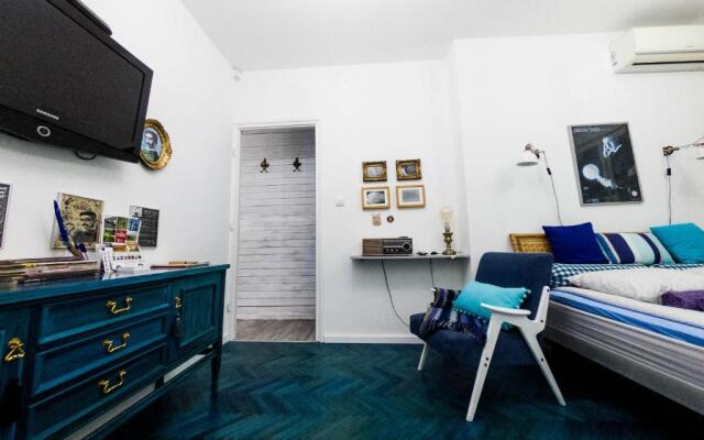 Apartment Tesla Wizard