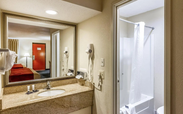 Red Carpet Inn Norwalk