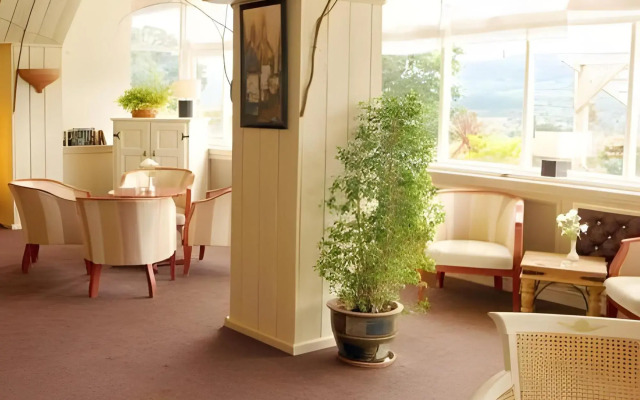 The Manor Hotel