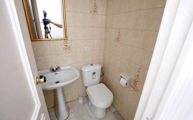 Doña Lola Claudia Beachfront Apartment CS197