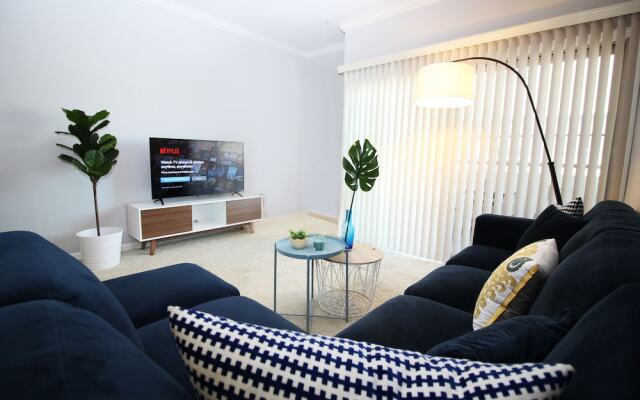 West Hollywood Deluxe Suites