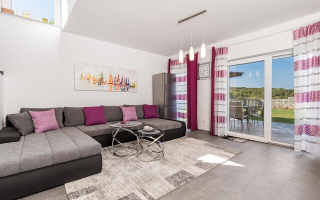 Amazing Home in Silo With Wifi and 3 Bedrooms