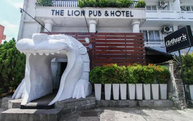 OYO 233 The Lion Pub & Hotel