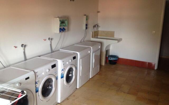 Apartamentos Emilia Feo León Gótico